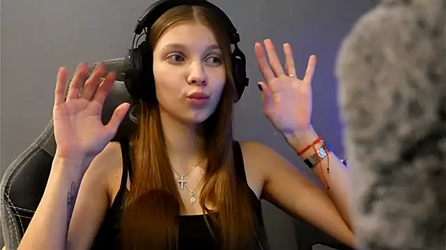 Softixq online show from December 13, 2025, 8:04 pm