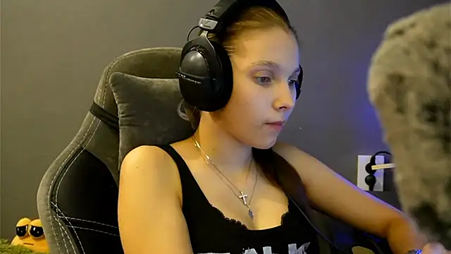 Softixq online show from December 16, 2025, 4:11 pm