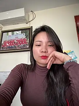 Bee Yellow00 online show from March 12, 2026, 3:01 am