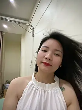 Bee Yellow00 online show from March 2, 2026, 5:19 am