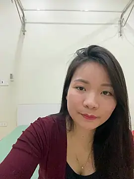 Bee Yellow00 online show from February 25, 2026, 4:56 am