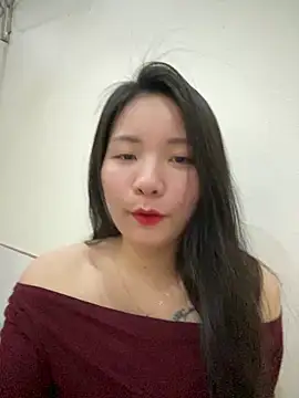 Bee Yellow00 online show from March 3, 2026, 4:41 am