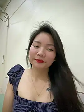 Bee Yellow00 online show from March 2, 2026, 4:35 am