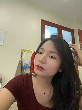 Bee Yellow00 online show from July 21, 2026, 4:25 am