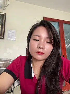 Bee Yellow00 online show from July 28, 2026, 2:41 am