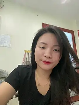 Bee Yellow00 online show from July 22, 2026, 4:25 am