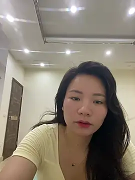 Bee Yellow00 online show from July 19, 2026, 12:19 am