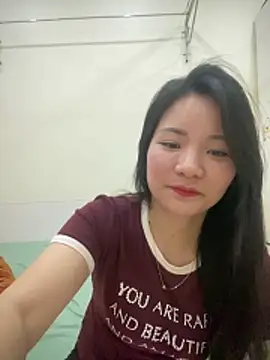 Bee Yellow00 online show from March 27, 2026, 4:54 am