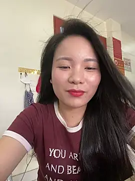 Bee Yellow00 online show from July 4, 2026, 4:41 am