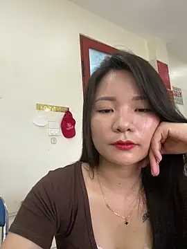 Bee Yellow00 online show from July 1, 2026, 4:24 am