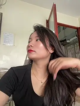 Bee Yellow00 online show from July 25, 2026, 2:19 am