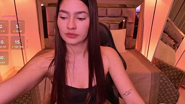 Snapshot of Bella_Clark2 chatting on February 8, 2026, 5:38 am Bella Clark2 online show from February 8, 2026, 5:38 am