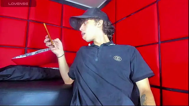 Snapshot of Khalid16_ chatting on October 29, 2025, 2:16 pm Khalid16  online show from October 29, 2025, 2:16 pm