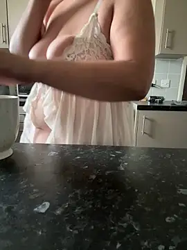 BubblesLovexox online show from November 27, 2025, 11:43 am