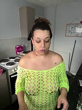 Snapshot of BubblesLovexox chatting on February 16, 2026, 4:16 pm BubblesLovexox online show from February 16, 2026, 4:16 pm