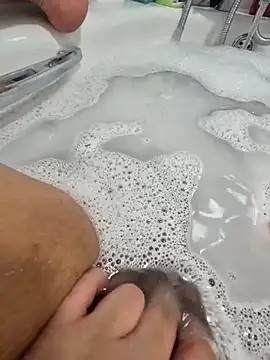 Snapshot of BubblesLovexox chatting on March 7, 2026, 12:06 am BubblesLovexox online show from March 7, 2026, 12:06 am