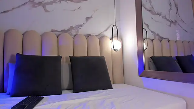 Vittoria  rossi online show from November 19, 2025, 1:11 pm