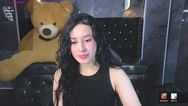 Aleja05 b online show from December 18, 2025, 7:50 pm