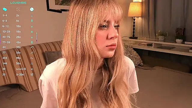 TessaStruble online show from December 19, 2025, 9:22 am