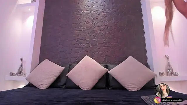 Snapshot of EmilyAllen_1 chatting on November 20, 2025, 3:51 am EmilyAllen 1 online show from November 20, 2025, 3:51 am