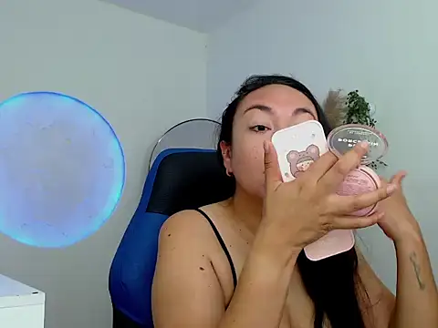 Yadis hot online show from November 27, 2025, 9:04 pm