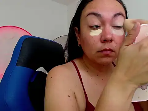 Yadis hot online show from December 5, 2025, 9:12 pm