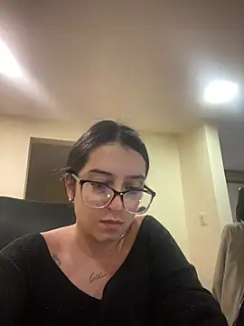 Kloe Novoa online show from April 7, 2026, 1:35 pm