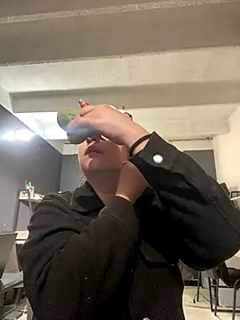 Kloe Novoa online show from December 16, 2025, 12:42 pm