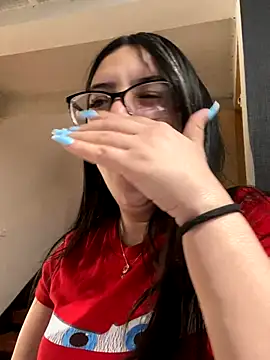 Kloe Novoa online show from November 22, 2025, 1:32 pm