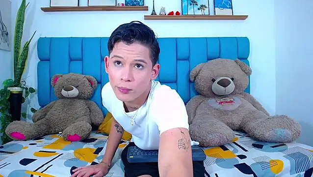 Hot Boys Latinos X online show from March 19, 2026, 2:06 pm