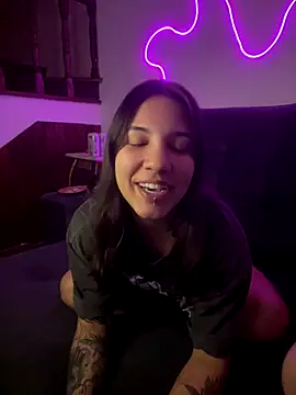 Snapshot of Hannahinfame chatting on November 11, 2025, 5:24 am Hannahinfame online show from November 11, 2025, 5:24 am