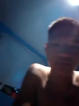 Snapshot of Ojitosbrrr chatting on November 18, 2025, 6:39 am Ojitosbrrr online show from November 18, 2025, 6:39 am