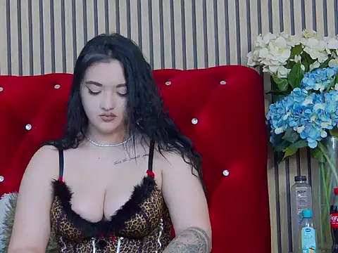 LaraBloom online show from November 21, 2025, 7:46 pm