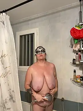 MlleKahh online show from November 4, 2025, 8:12 pm