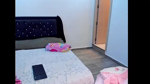 phenixpink22 online show from February 15, 2026, 9:25 pm