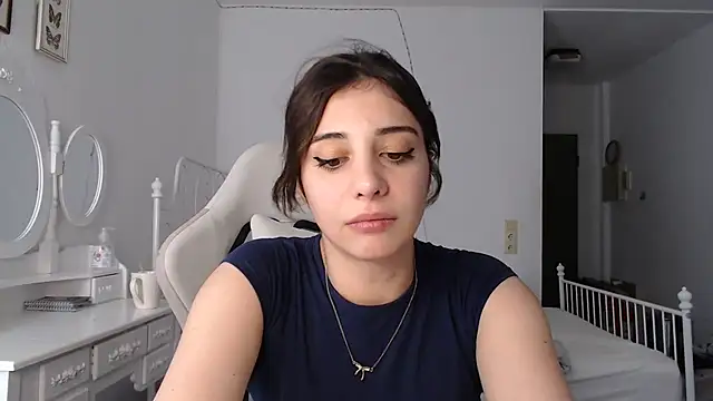 bellefleurrr online show from June 24, 2026, 1:53 pm