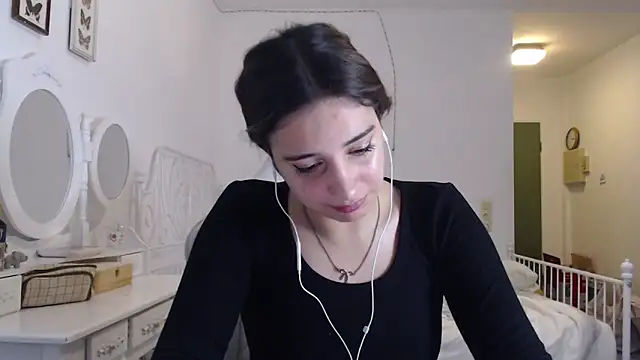 bellefleurrr online show from June 19, 2026, 8:36 pm
