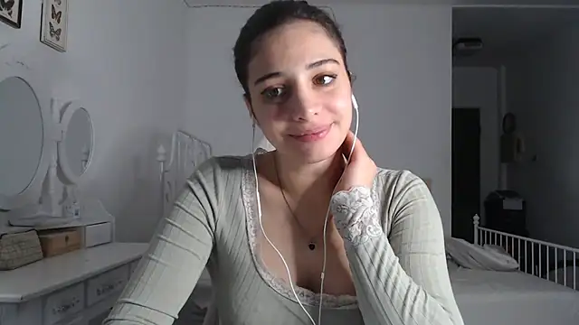 bellefleurrr online show from June 14, 2026, 7:59 pm