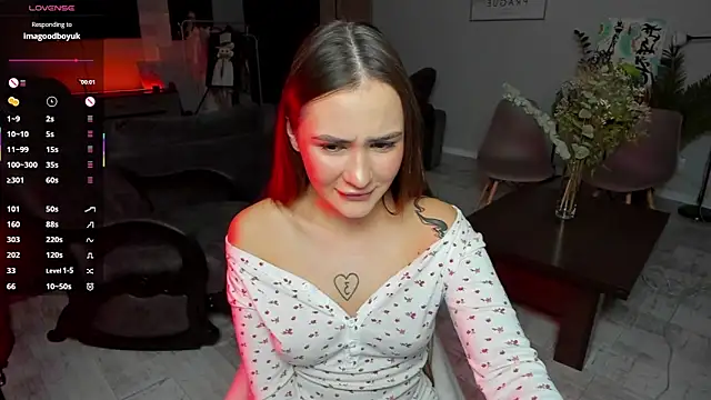 Snapshot of Cleojuice chatting on November 4, 2025, 1:37 pm Cleojuice online show from November 4, 2025, 1:37 pm