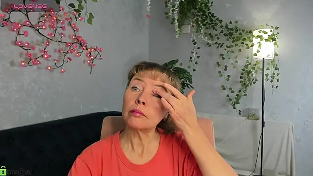 Carla Vogue online show from November 30, 2025, 3:07 am