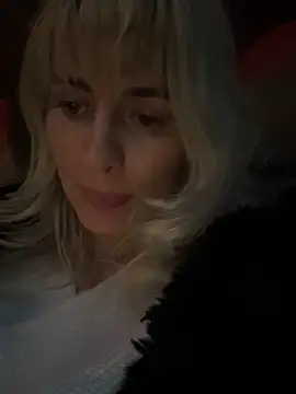 Snapshot of blondegirlx chatting on November 26, 2025, 3:01 pm blondegirlx online show from November 26, 2025, 3:01 pm