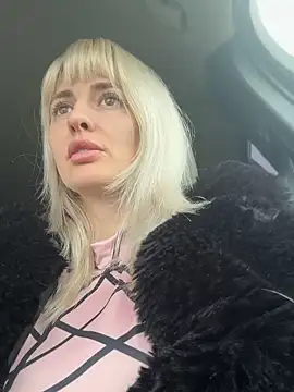Snapshot of blondegirlx chatting on November 23, 2025, 10:47 am blondegirlx online show from November 23, 2025, 10:47 am