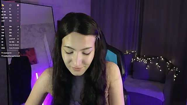 Mulan Lo online show from November 3, 2025, 7:28 pm