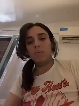 Snapshot of gigi333regi chatting on December 16, 2025, 3:27 pm gigi333regi online show from December 16, 2025, 3:27 pm