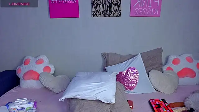 KittieHeart online show from April 11, 2026, 7:45 am