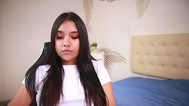 Isabelle Lane online show from November 24, 2025, 12:38 pm