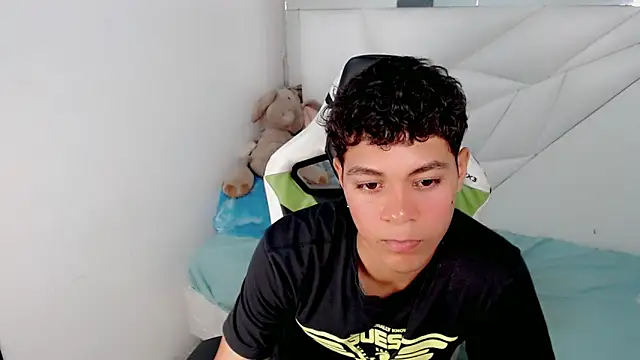 Snapshot of Guss_244 chatting on October 25, 2025, 6:30 pm Guss 244 online show from October 25, 2025, 6:30 pm