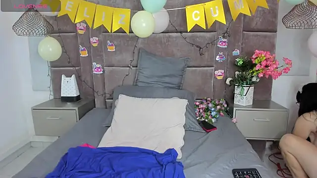 laliItaclark online show from April 14, 2026, 12:43 pm