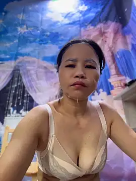 Snapshot of Zuzu-6 chatting on May 27, 2026, 12:31 am Zuzu-6 online show from May 27, 2026, 12:31 am