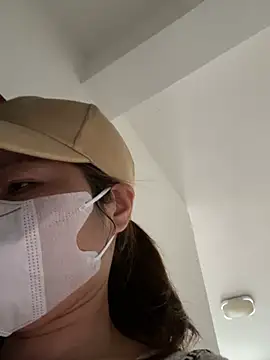Snapshot of Zuzu-6 chatting on May 20, 2026, 11:57 pm Zuzu-6 online show from May 20, 2026, 11:57 pm
